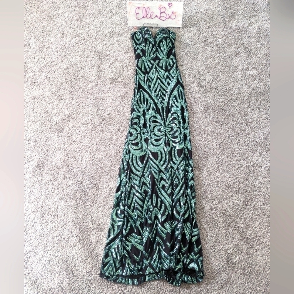Stunning Strapless Dress XS